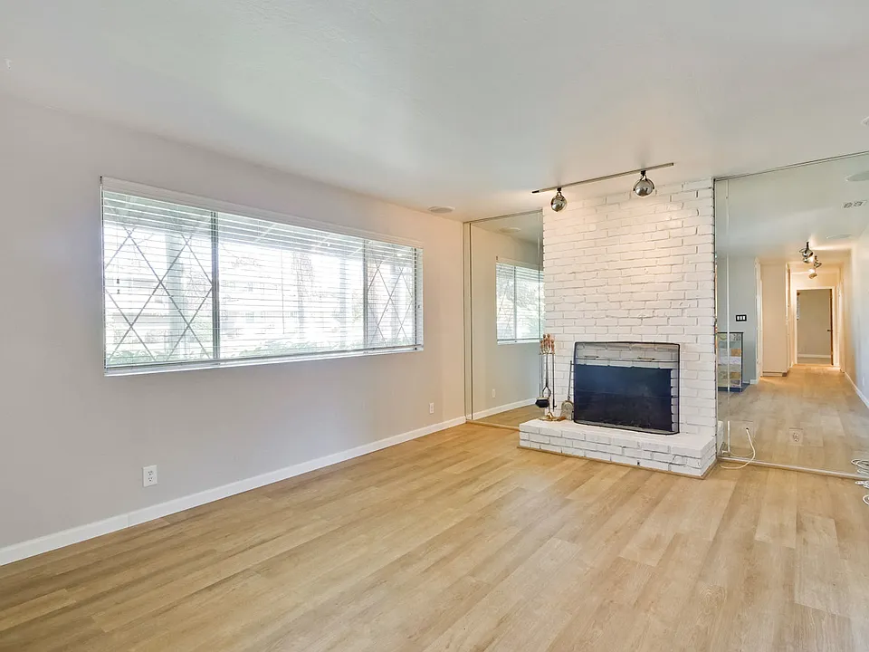 Living Room 1_mls_04192023