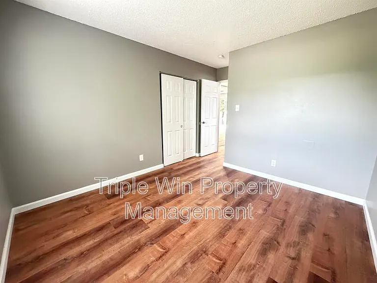 753 Watersedge Dr — Photo 18