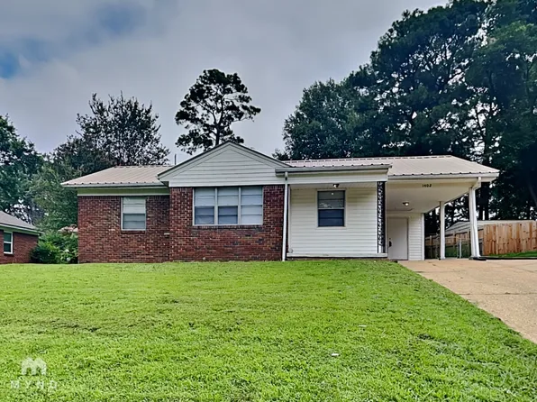 1402 Moss Point Dr, Southaven, MS 38671
