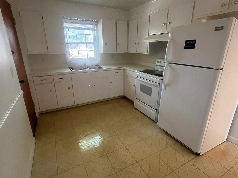 110 Summit St #3