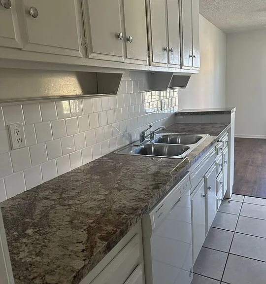 1420 S Oakhurst Dr #208 — Photo 5