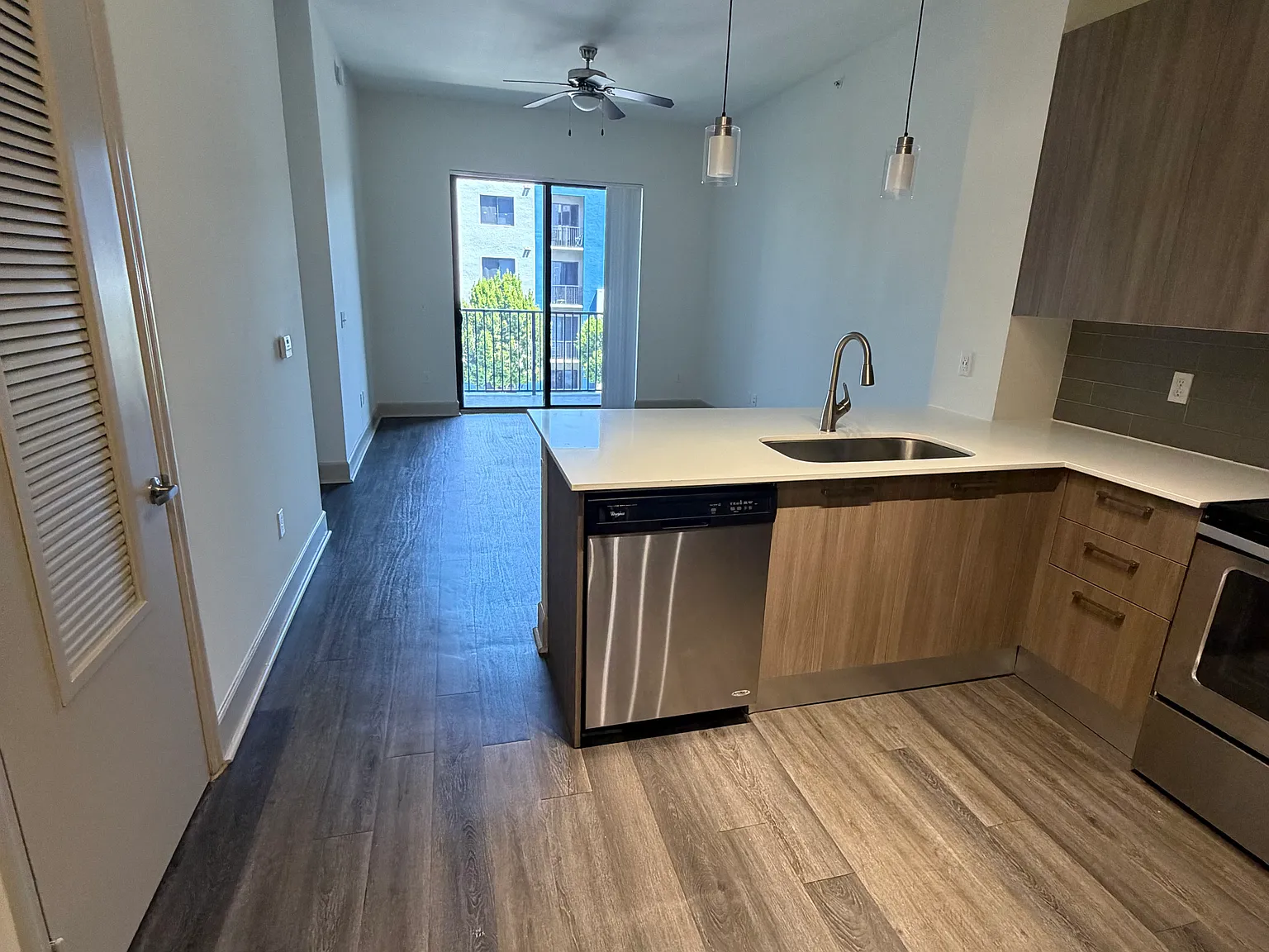 1 bed, 735 sqft, $2,197 — Photo 1
