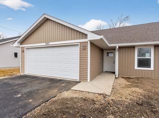 307 W South St, Durand, IL