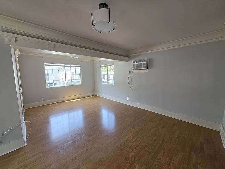 1639 N Kingsley Dr — Photo 7