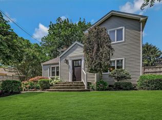 95 Kelsey Ave, Huntington Station, NY 11746
