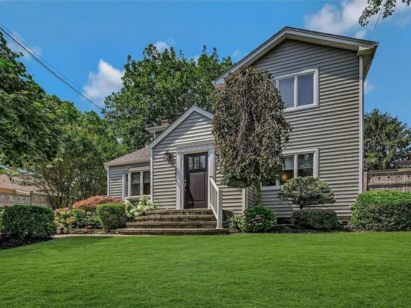 95 Kelsey Avenue, Huntington Station, NY 11746