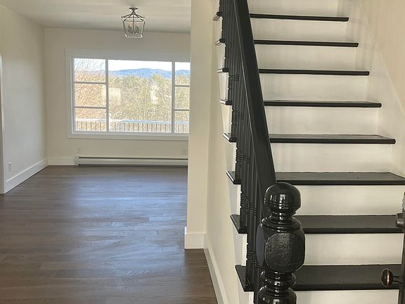 5th image of 527 Route 121