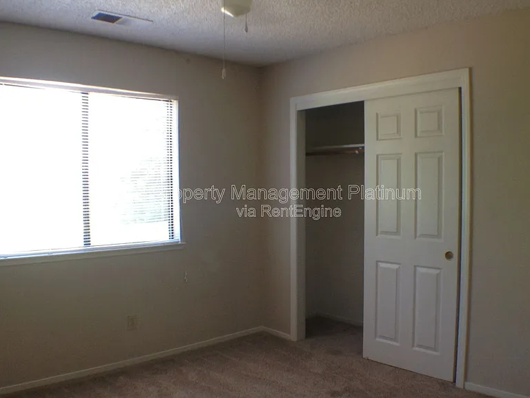 675 N Claremont Ave — Photo 23