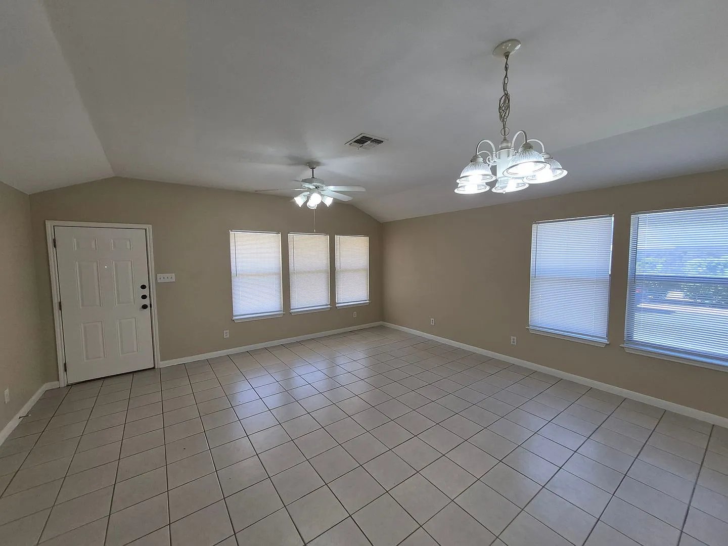 7703 Chatsworth, San Antonio, TX. 78250 — Photo 4