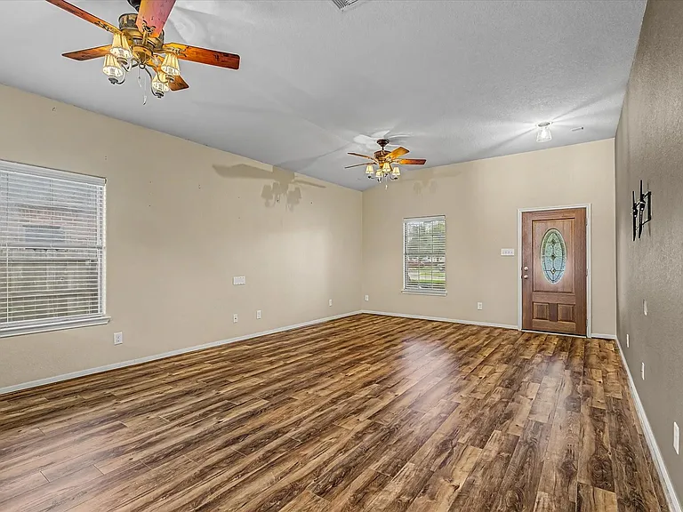 630 W Newport Bnd — Photo 5