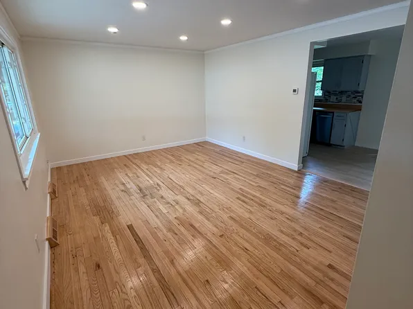 731 E 345th St, Eastlake, OH 44095