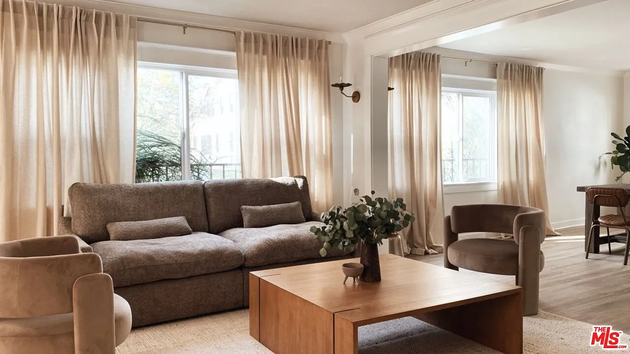 4 bed, 2.5 bath, 1976 sqft, $5,500 — Photo 3