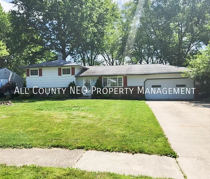 5727 Carolyn Dr — Photo 1