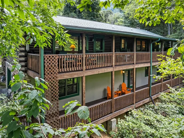 752 Frank Mehaffey Rd, Maggie Valley, NC 28751