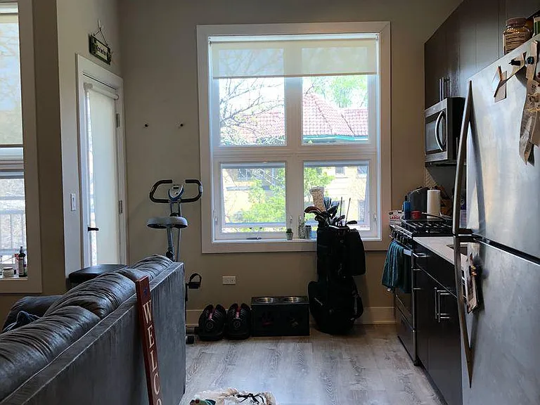 933 W Belle Plaine Ave #305 — Photo 8