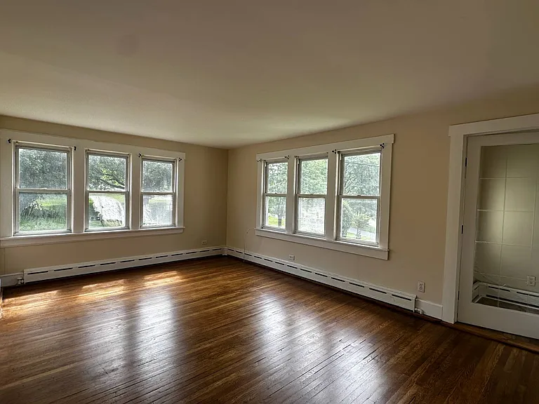 245 Lattintown Rd — Photo 5