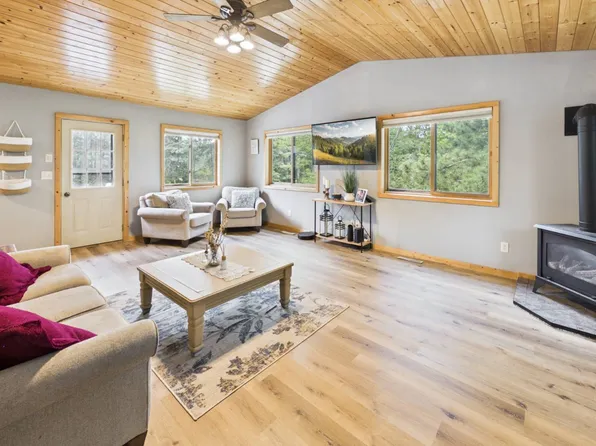 11398 Wonderland Park Cir, Brainerd, MN 56401
