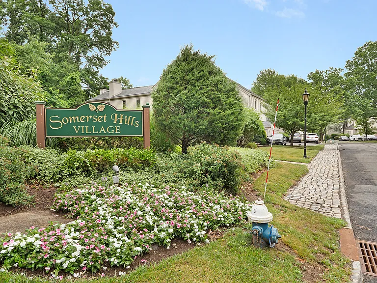 5 Somerset Hills Ct #B — Photo 34