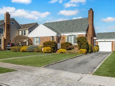 8 Salem Road, Merrick, NY, 11566