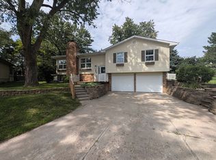 808 Leprechaun Ln, Papillion, NE 68046