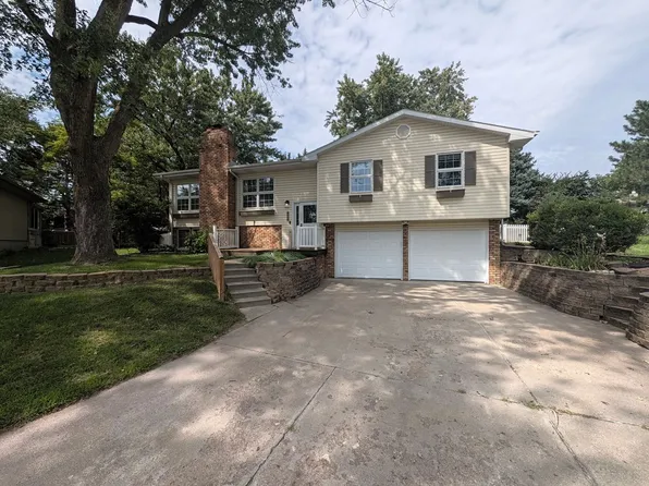 808 Leprechaun Ln, Papillion, NE 68046
