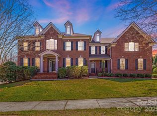 5004 Woodview Ln, Matthews, NC 28104