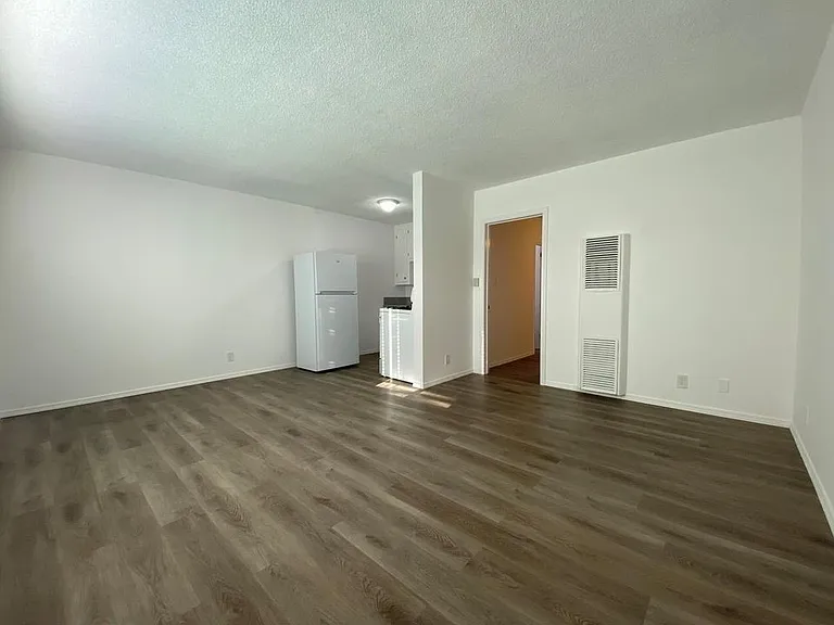 241 4th Ave #5 — Photo 1