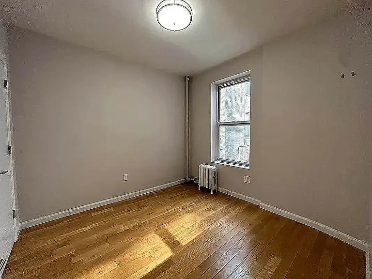 572 E 26th St #4H — Photo 8