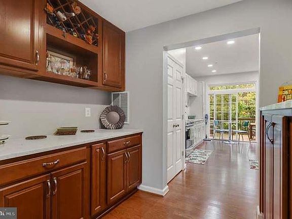 5th image of 139 Tall Grass Ln