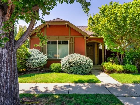 417 NW 27th St, Redmond, OR 97756