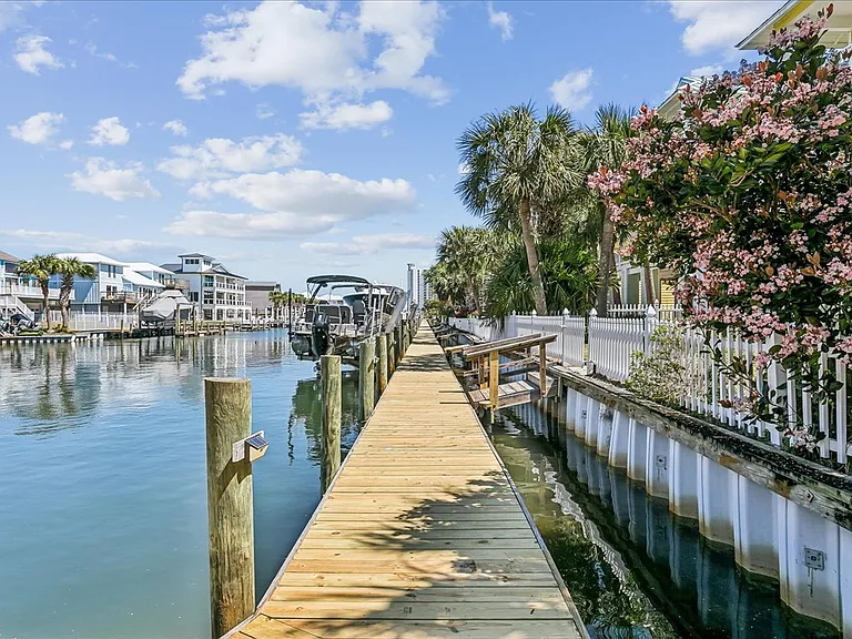1070 Fort Pickens Rd — Photo 44