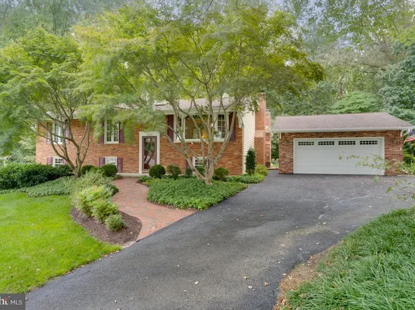 6820 Autumn View Dr, Sykesville, MD 21784