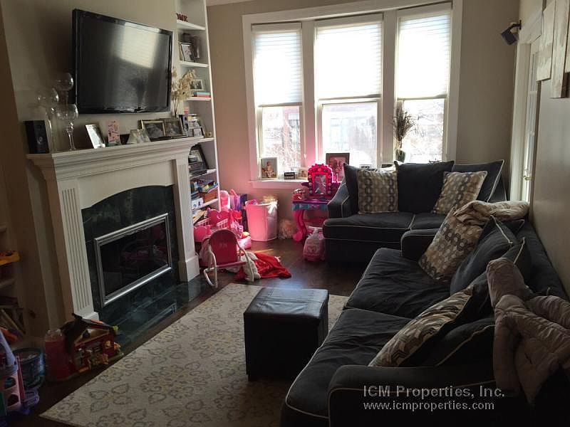 1st image of 3852 N Southport Ave #3E