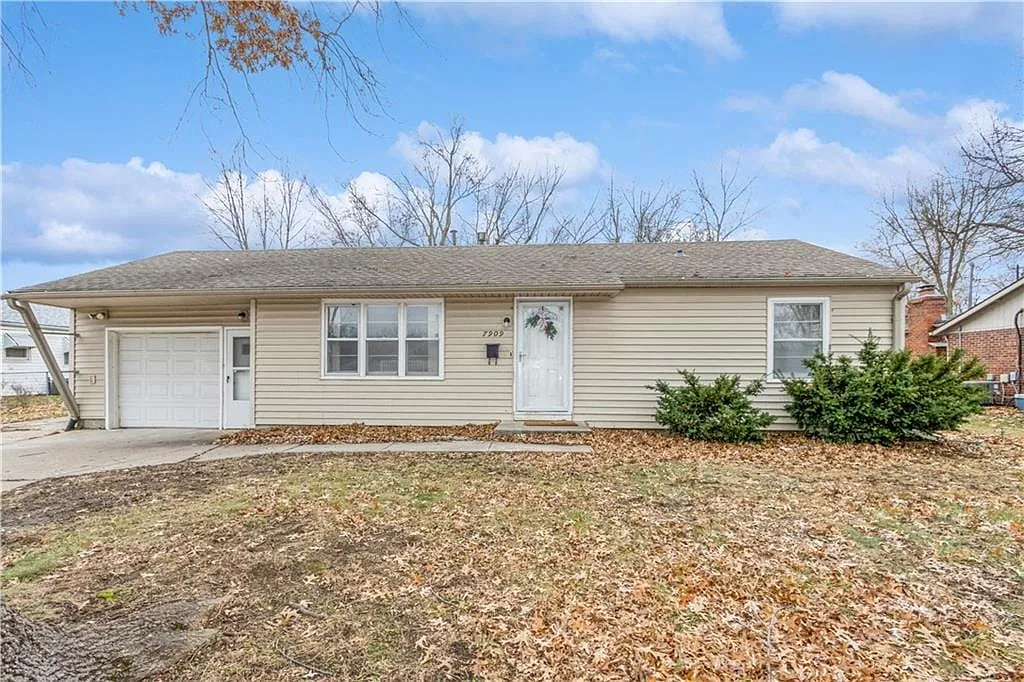 3 bed, 2.0 bath, $3,900 — Photo 1