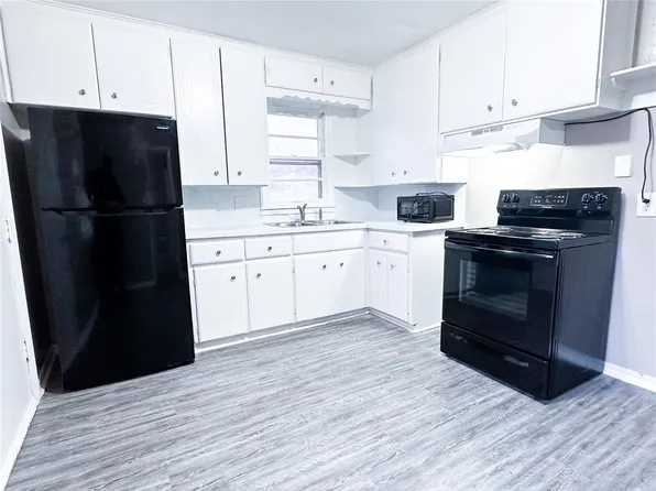 302 E Coe Dr, Midwest City, OK 73110