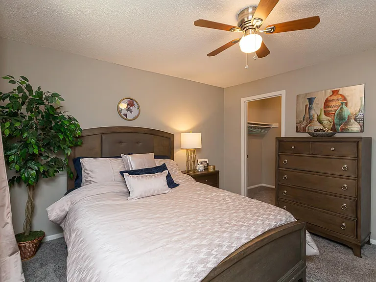 Raintree Apartments — Photo 5