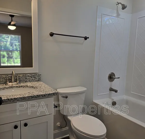 402 Giles St — Photo 18