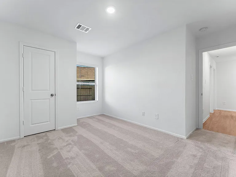 318 Harbor Bend Ct — Photo 16