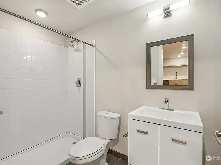 Junior Apartments — Photo 16