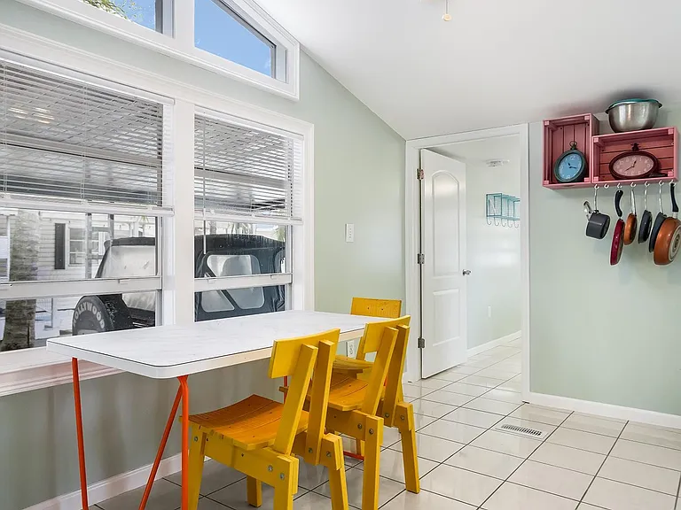 1680 SW 84th Ave — Photo 3