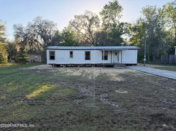 235 OAKCREST Drive, Interlachen, FL 32148