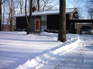 6 Crows Nest Rd, Andover, NJ 07821