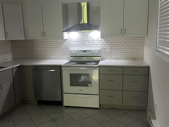 4th image of 405 Fox Run Ln
