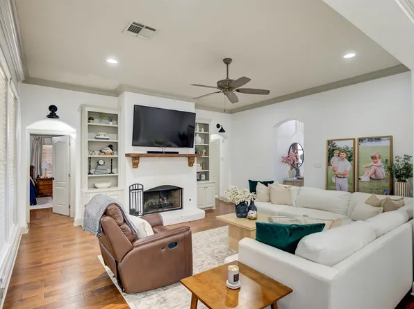 213 Roanoke Cir, Benton, LA 71006