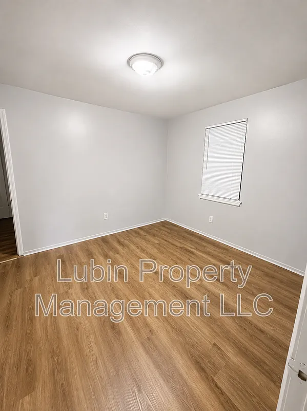 2 bed, 1.0 bath, 655 sqft, $749 — Photo 2