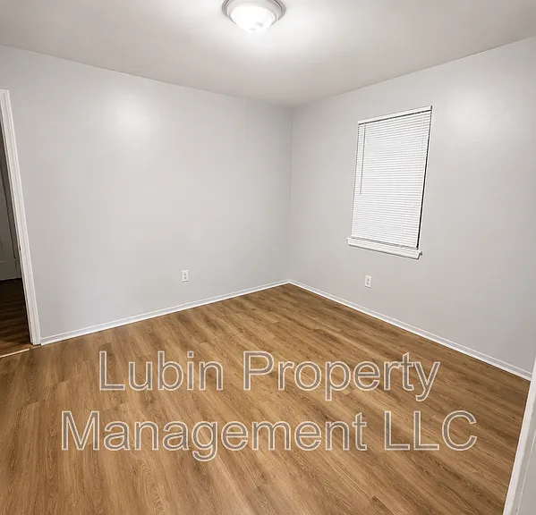 2455 Douglass Ave — Photo 2