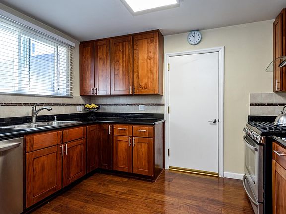 4th image of 744 Green Ave