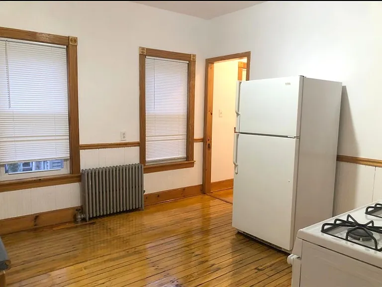 189 Lowell St #2 — Photo 3
