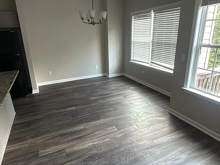 654 Pippin Dr — Photo 2