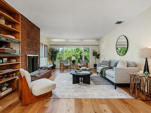 4th image of 391 Tamarac Dr